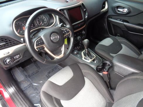 Used 2014 Jeep Cherokee Latitude w/ Cold Weather Group AWD/4WD image 2