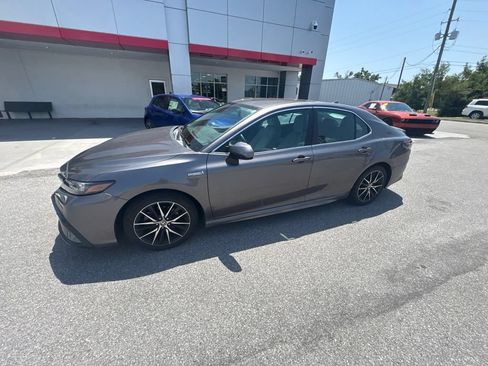 Used 2021 Toyota Camry SE FWD image 7