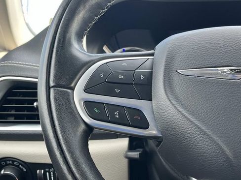 Used 2022 Chrysler Pacifica Limited FWD image 29