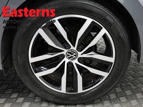 Used 2025 Volkswagen Jetta SE FWD image 32