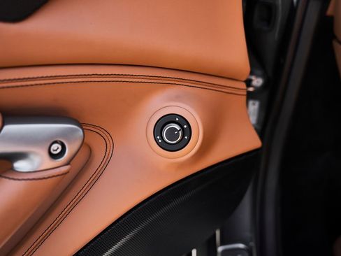 Used 2020 Ferrari F8 Tributo image 40