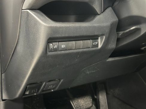 Used 2020 Toyota RAV4 XLE w/ Convenience Package FWD image 16