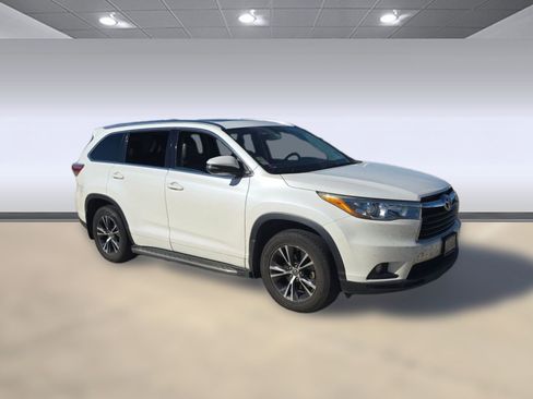 Used 2016 Toyota Highlander XLE image 6