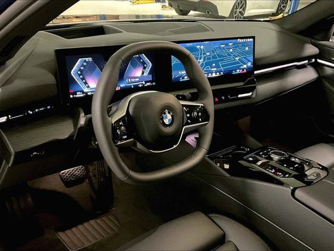 Certified 2025 BMW 530i 530i w/ Premium Package image 8
