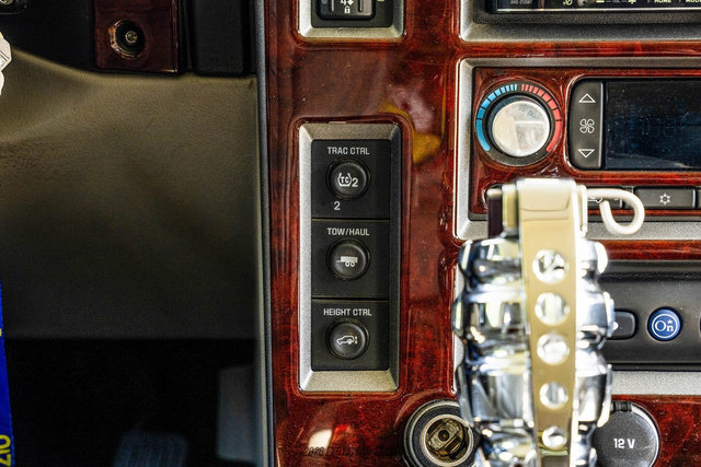 Used 2003 HUMMER H2 w/ Preferred Equipment Group AWD/4WD image 36