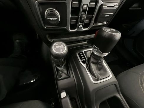 Used 2025 Jeep Wrangler Unlimited Sahara w/ Safety Group AWD/4WD image 15