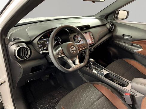 Used 2023 Nissan Kicks SR FWD image 17