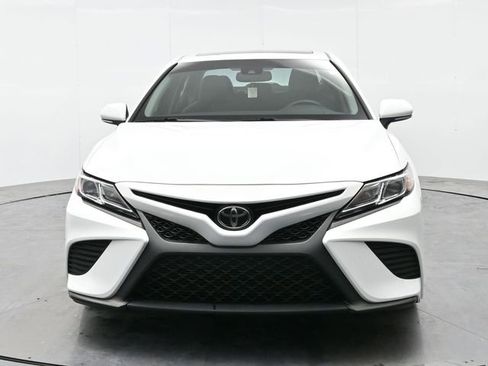 Used 2018 Toyota Camry SE w/ Moonroof Package image 2