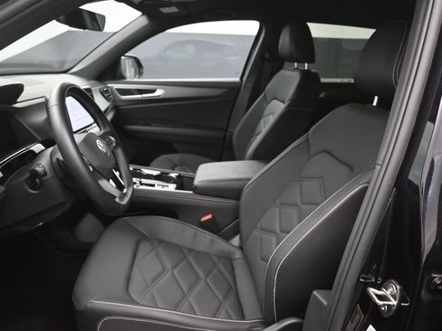 Used 2026 Volkswagen Atlas Cross Sport SE AWD/4WD image 17