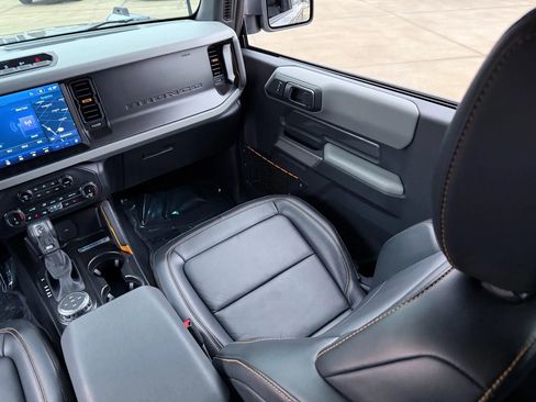 Used 2022 Ford Bronco Badlands image 18