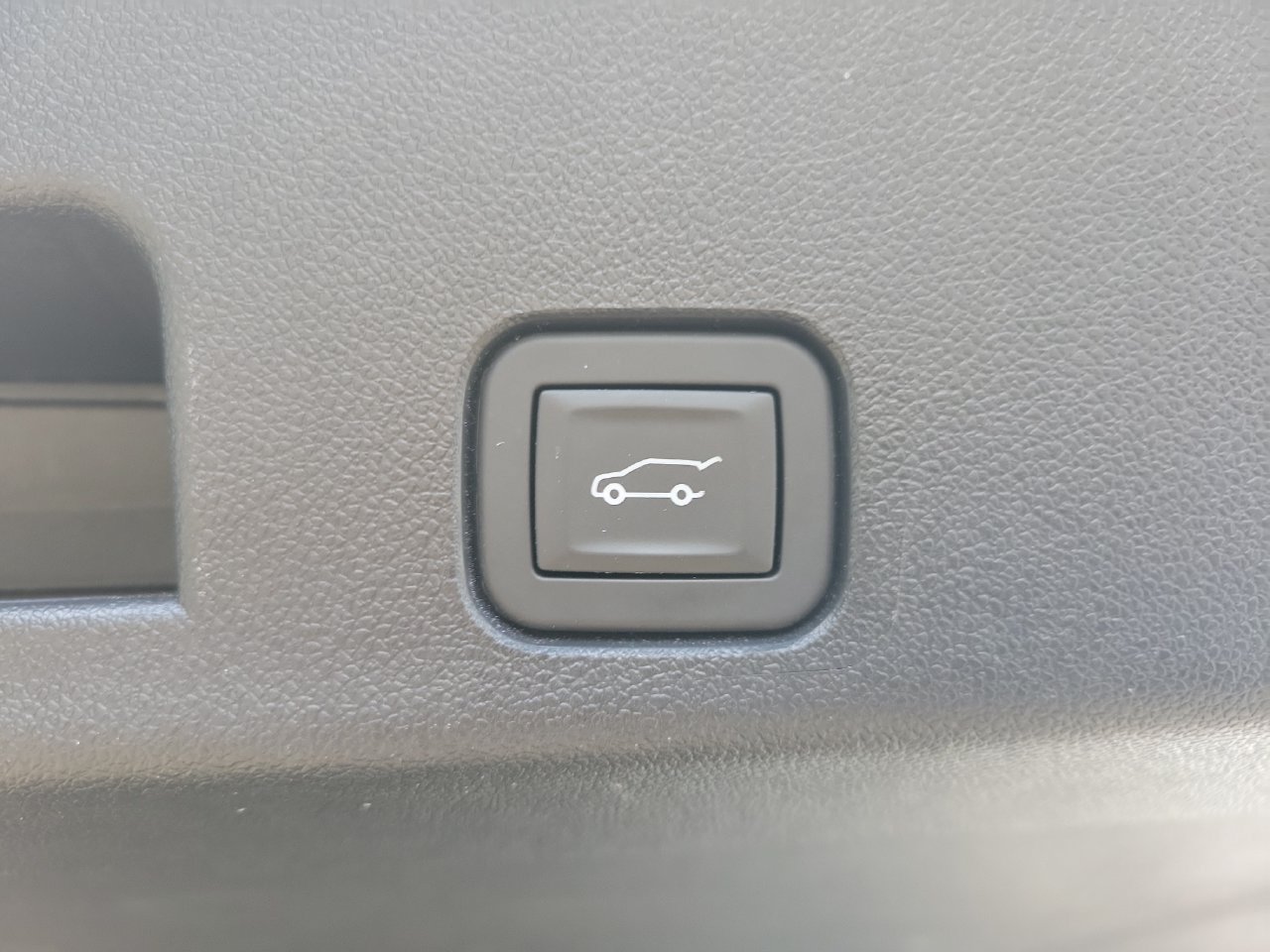 Certified 2026 GMC Acadia Elevation w/ Elevation Premium Package FWD image 9