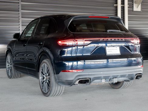 Used 2023 Porsche Cayenne AWD/4WD image 3