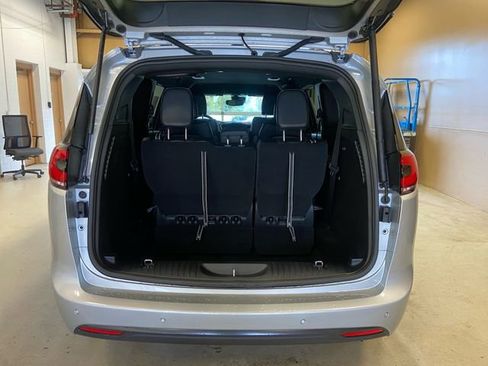 New 2026 Chrysler Pacifica Select w/ S Appearance Package image 18