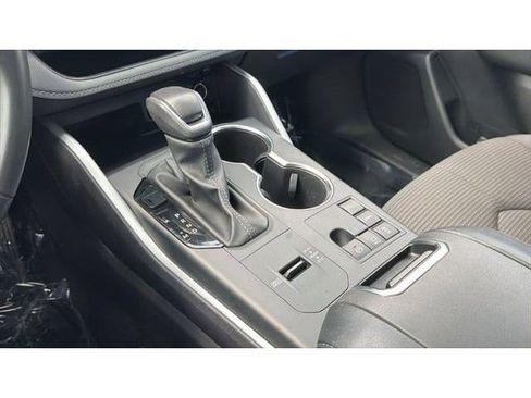 Certified 2025 Toyota Highlander LE FWD image 31