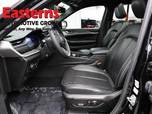 Used 2024 Jeep Grand Cherokee L Limited w/ Luxury Tech Group II AWD/4WD image 14