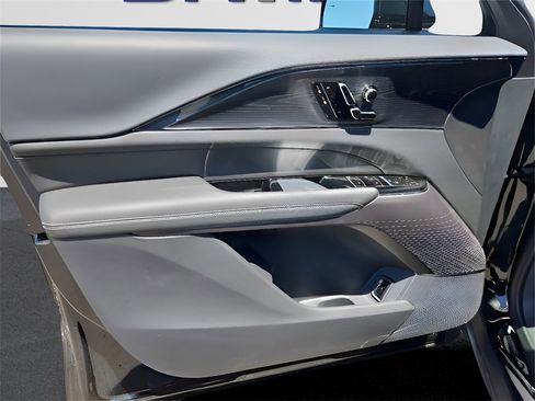 New 2024 Cadillac Lyriq Luxury image 18