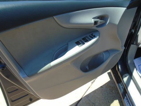 Used 2011 Toyota Corolla LE FWD image 17