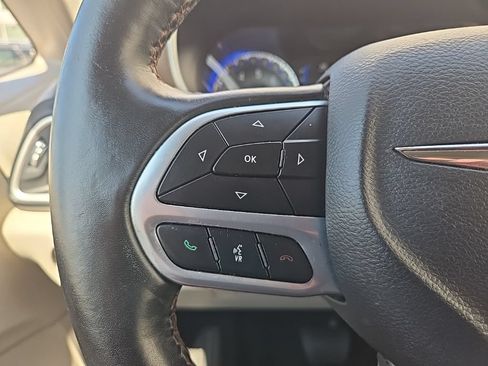 Used 2019 Chrysler Pacifica Touring-L FWD image 42