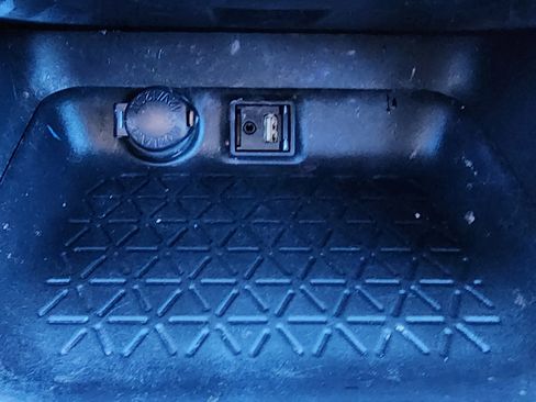 Used 2019 Toyota RAV4 LE image 11