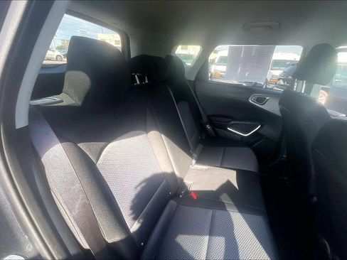 Used 2025 Kia Soul LX w/ LX Technology Package FWD image 24