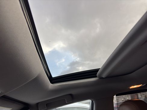 Used 2018 Toyota Highlander Limited w/ Carpet Mat Package (TMS) image 8