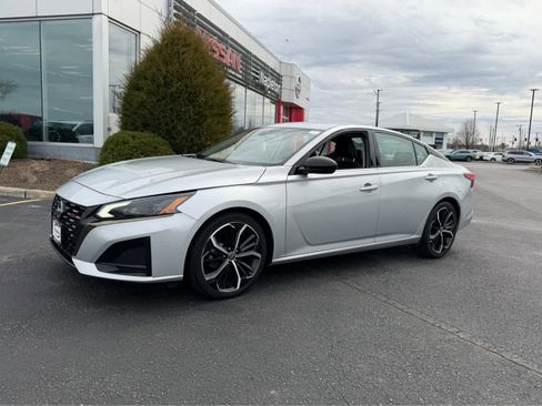 Used 2023 Nissan Altima 2.5 SR image 3