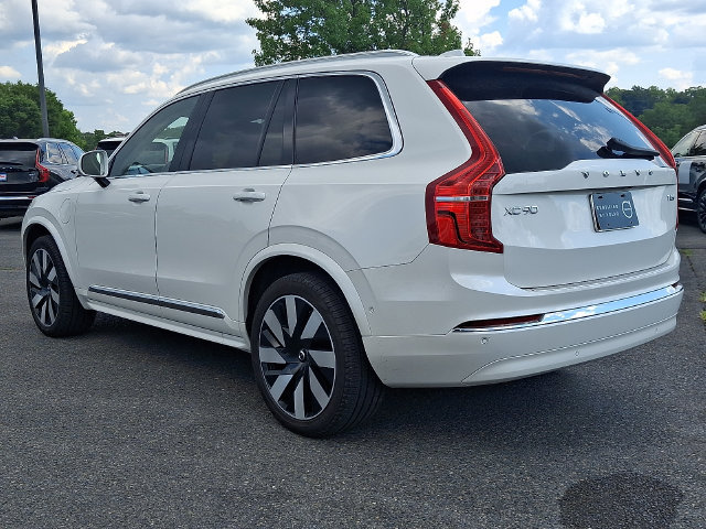 Used 2025 Volvo XC90 T8 Ultra w/ Lounge Package AWD/4WD image 4