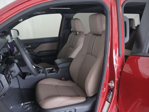 Used 2025 Toyota 4Runner Limited AWD/4WD image 8