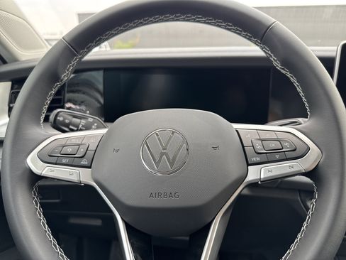 New 2025 Volkswagen Tiguan SE image 13