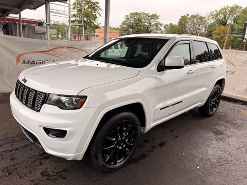 Used 2020 Jeep Grand Cherokee Altitude image 55