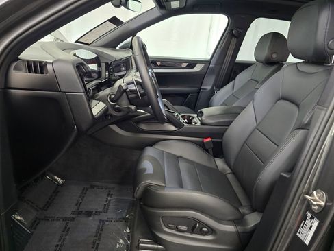 Certified 2025 Porsche Cayenne image 14