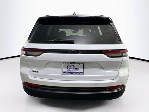 Used 2023 Jeep Grand Cherokee Altitude image 6