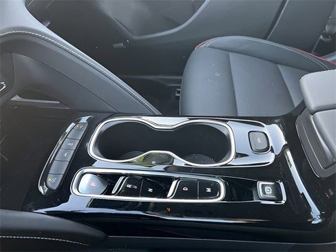 Certified 2022 Buick Envision Essence w/ Technology Package I image 25