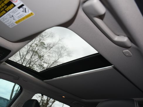 Used 2022 Nissan Rogue SL w/ SL Premium Package image 7