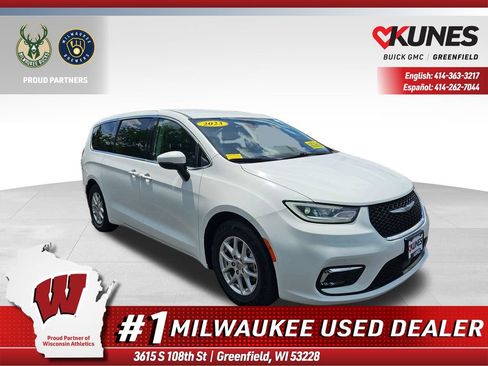 Used 2023 Chrysler Pacifica Touring-L FWD image 1