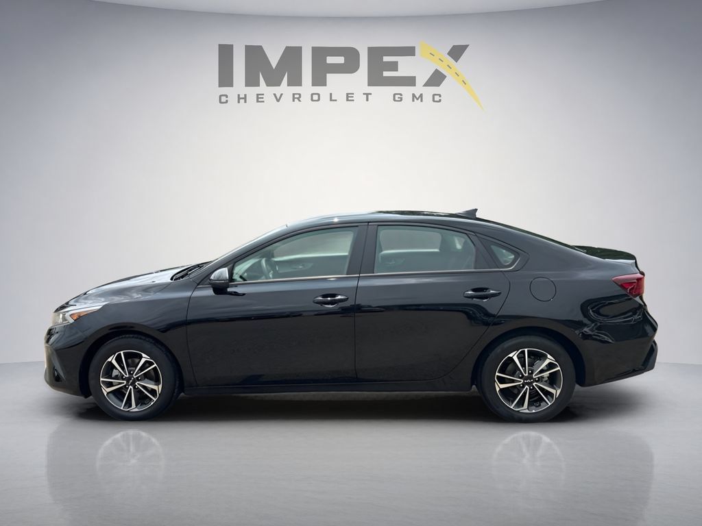 Used 2024 Kia Forte LXS w/ LXS Technology Package FWD image 2