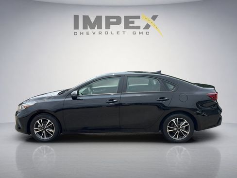 Used 2024 Kia Forte LXS w/ LXS Technology Package FWD image 2