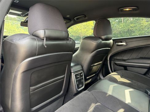 Used 2022 Dodge Charger Scat Pack w/ Dynamics Package RWD image 19