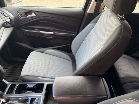 Used 2017 Ford Escape SE w/ Equipment Group 201A AWD/4WD image 17