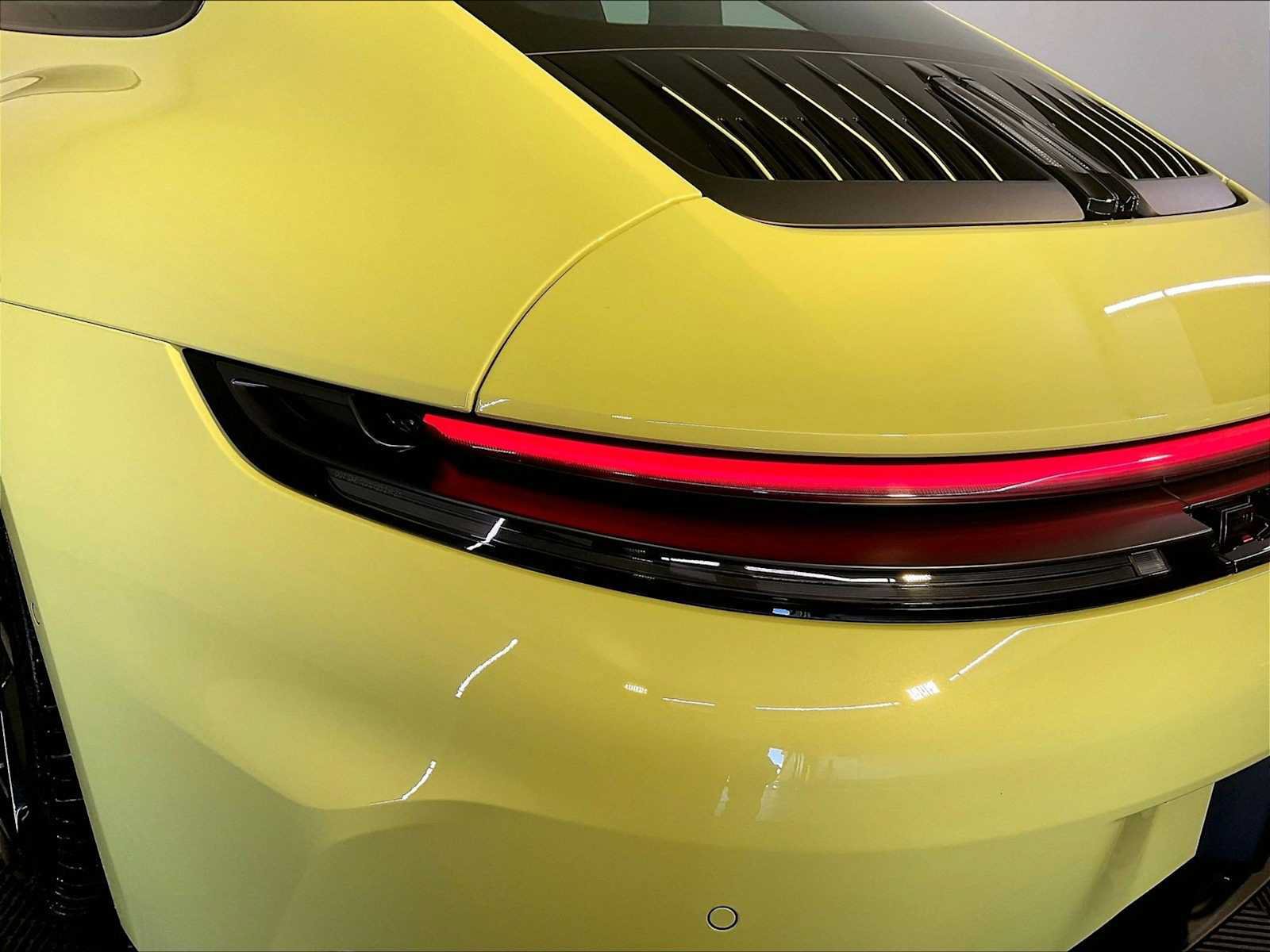 Certified 2025 Porsche 911 Carrera RWD image 30