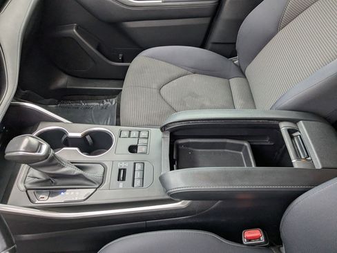 Used 2023 Toyota Highlander LE image 28