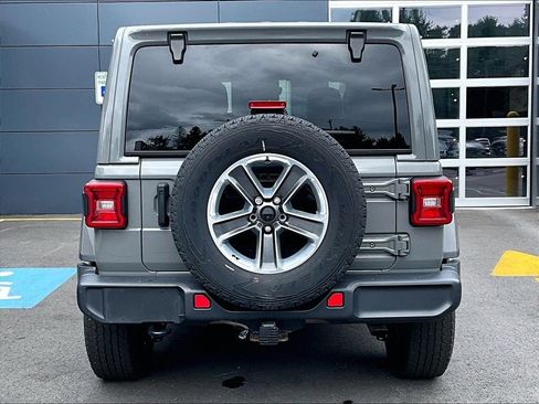 Used 2022 Jeep Wrangler Unlimited Sahara w/ LED Lighting Group AWD/4WD image 5