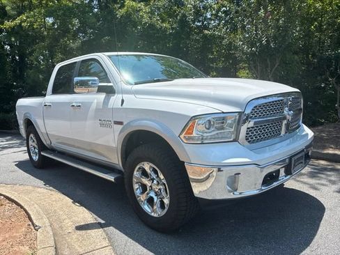 Used 2018 RAM 1500 Laramie w/ Convenience Group AWD/4WD image 2