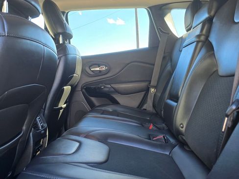 Used 2019 Jeep Cherokee Latitude Plus image 22