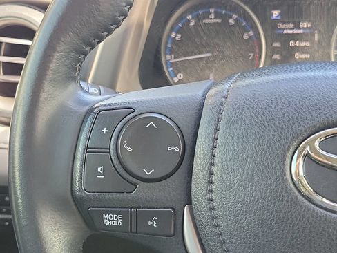 Used 2018 Toyota RAV4 XLE FWD image 34