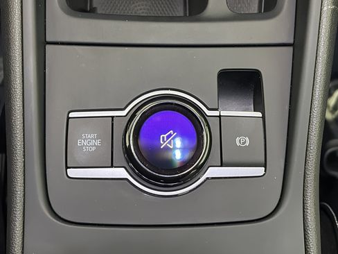 Used 2025 Volkswagen Tiguan SE image 23