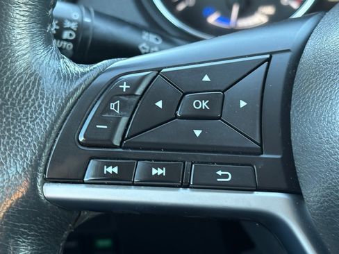 Used 2017 Nissan Rogue SV image 19