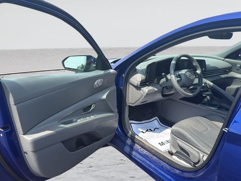 Used 2023 Hyundai Elantra SEL w/ Cargo Package FWD image 24