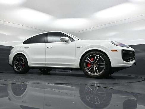 Used 2024 Porsche Cayenne Turbo AWD/4WD image 29