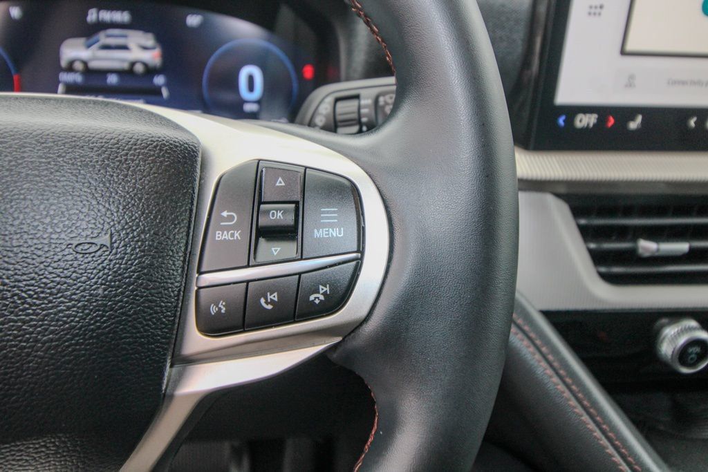 Used 2025 Ford Explorer Active AWD/4WD image 22